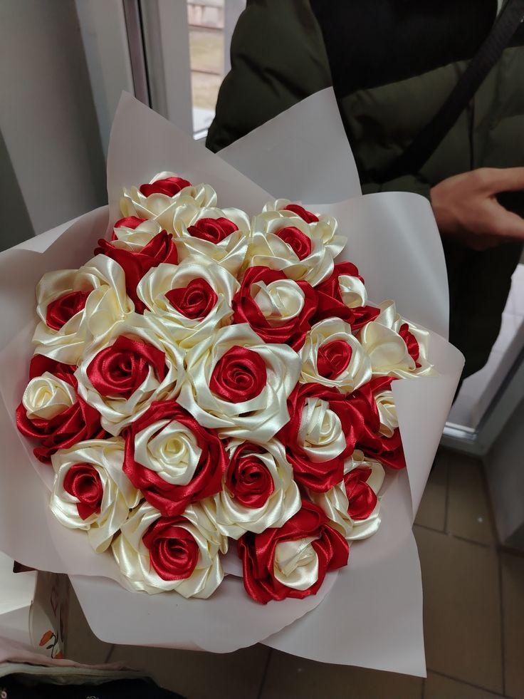 SoftMatrixStudio workshop space where corporate flower arrangements are designed and prepared for business delivery